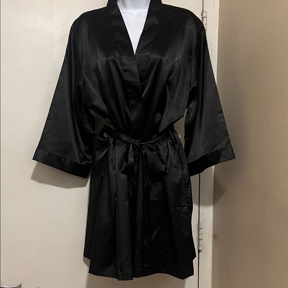 Luxurious Black Kimono Robe with Good Vibes Only Graphics - Picture 7 of 7